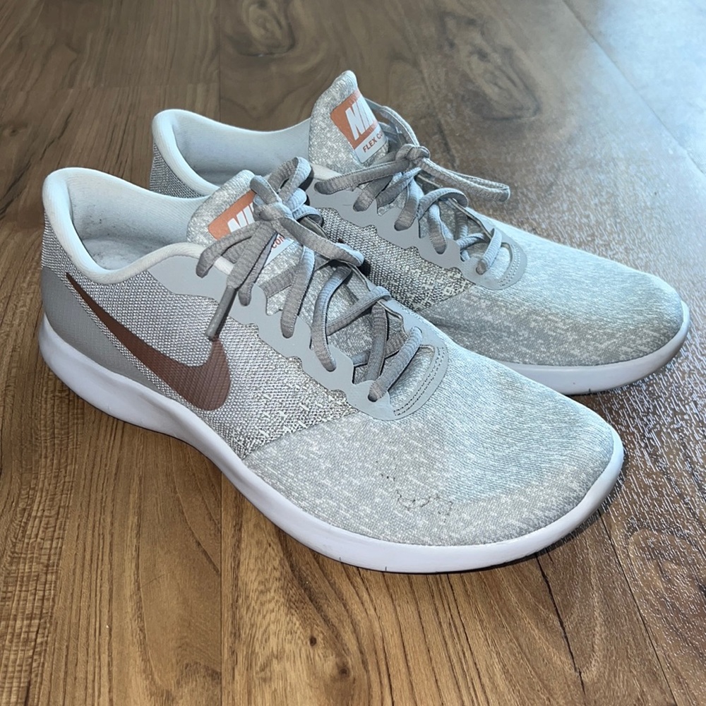 nike tennis shoes